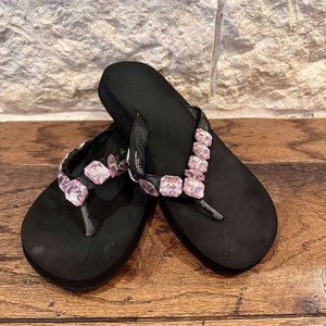 Size 9: Yellowbox Pink Bling Rhinestone Gem Black Sunny Flip Flops Sandals